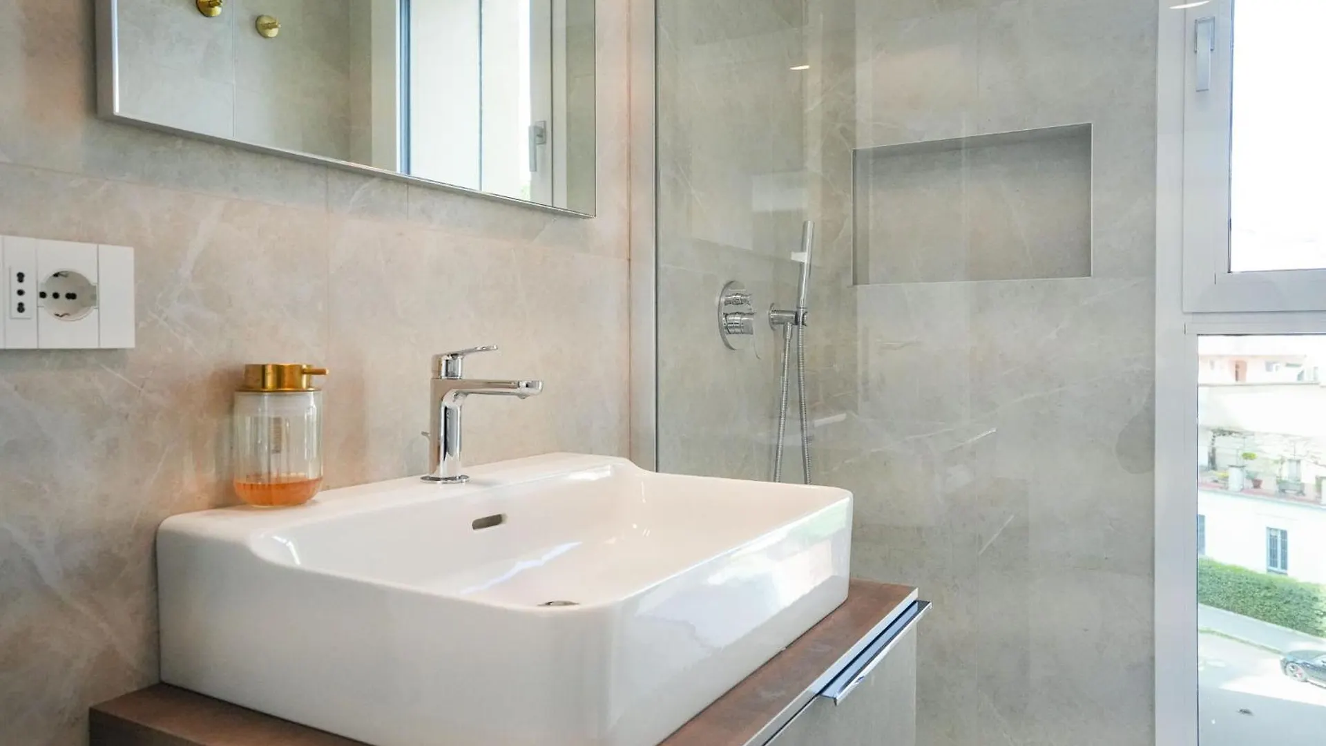 Milan Modern House Apartment