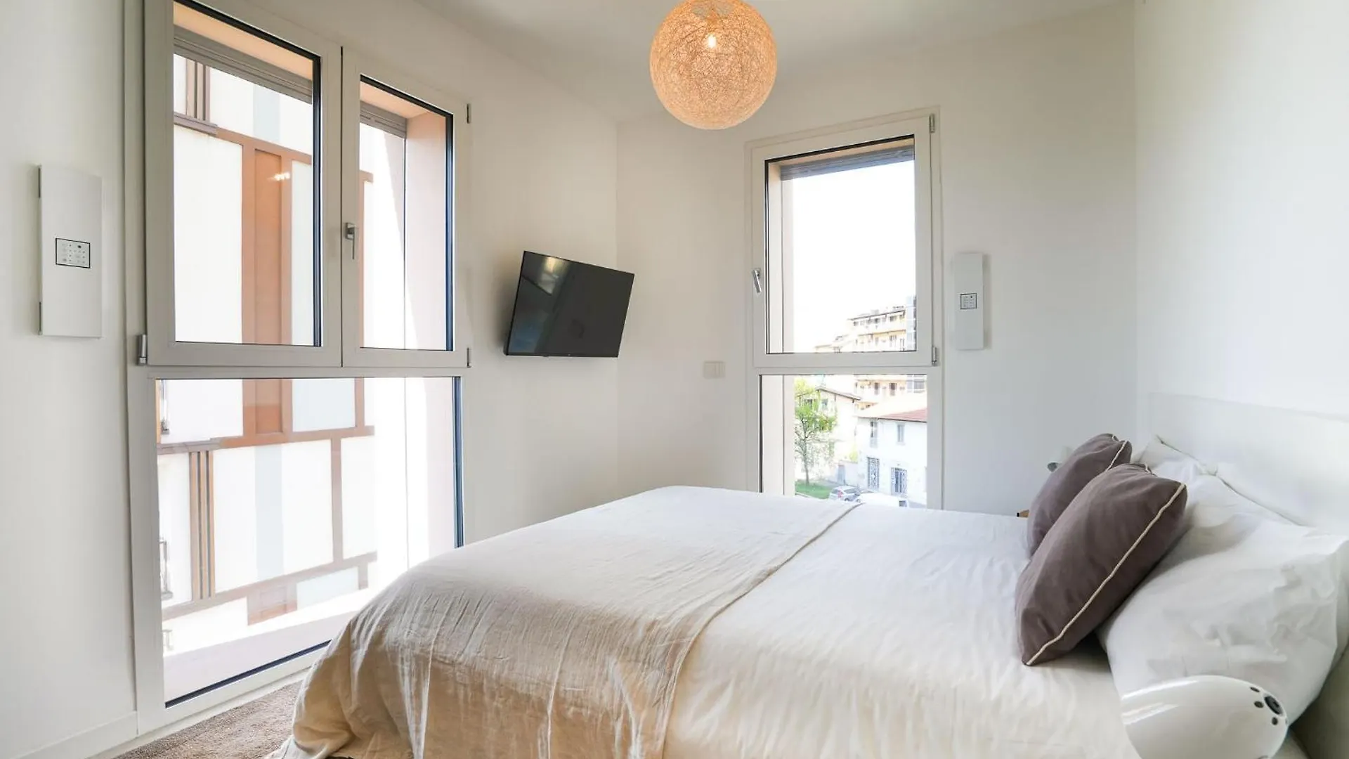 Milan Modern House Apartment